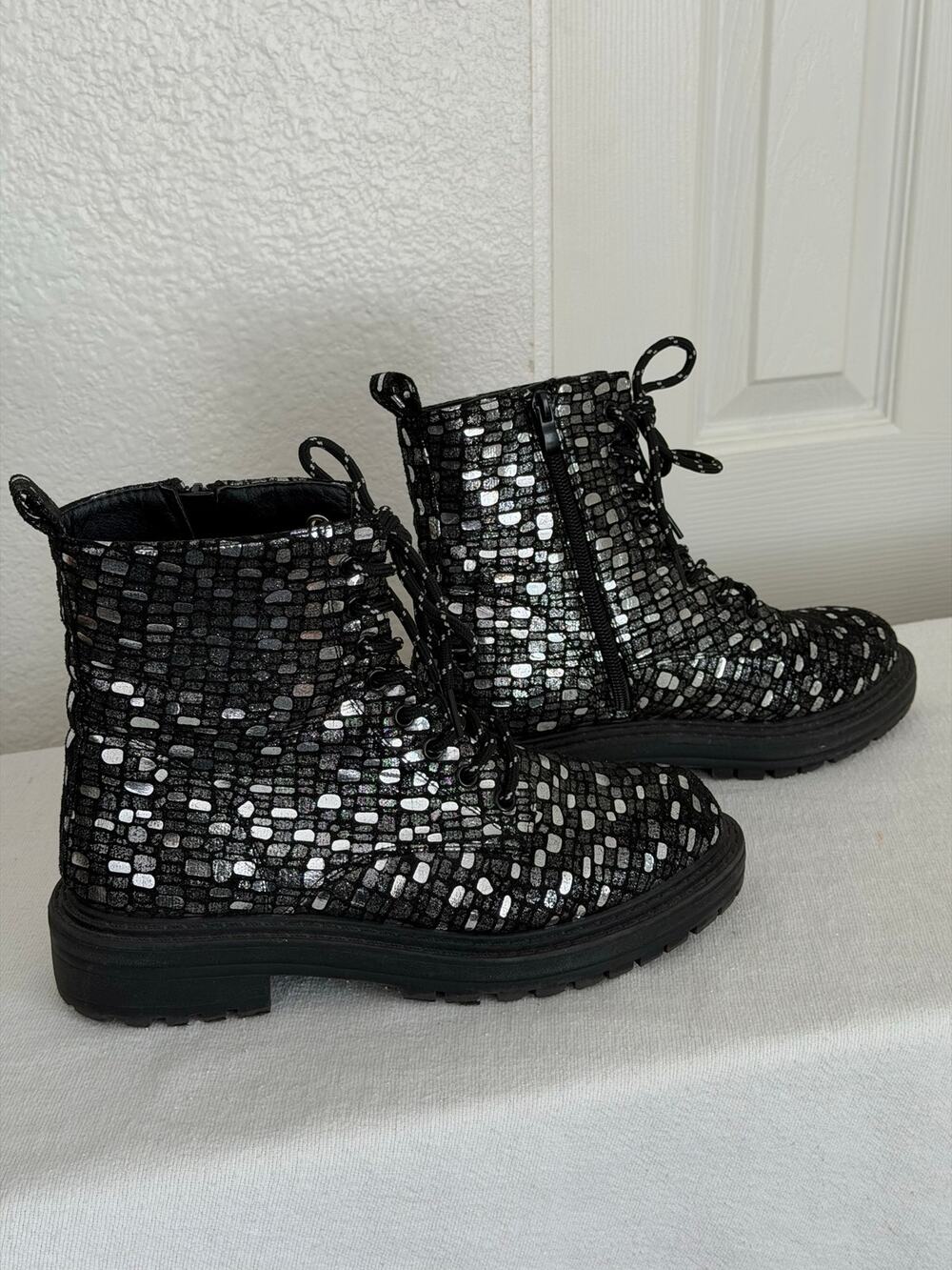 Tinstree Silver Black Metallic Textured Lace-Up Combat Boots Women’s Size 8